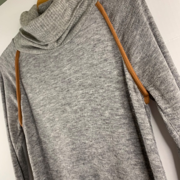 Ladies THMI, gray with brown accent cowl neck boho/western/coquettecore sweater - Picture 4 of 11